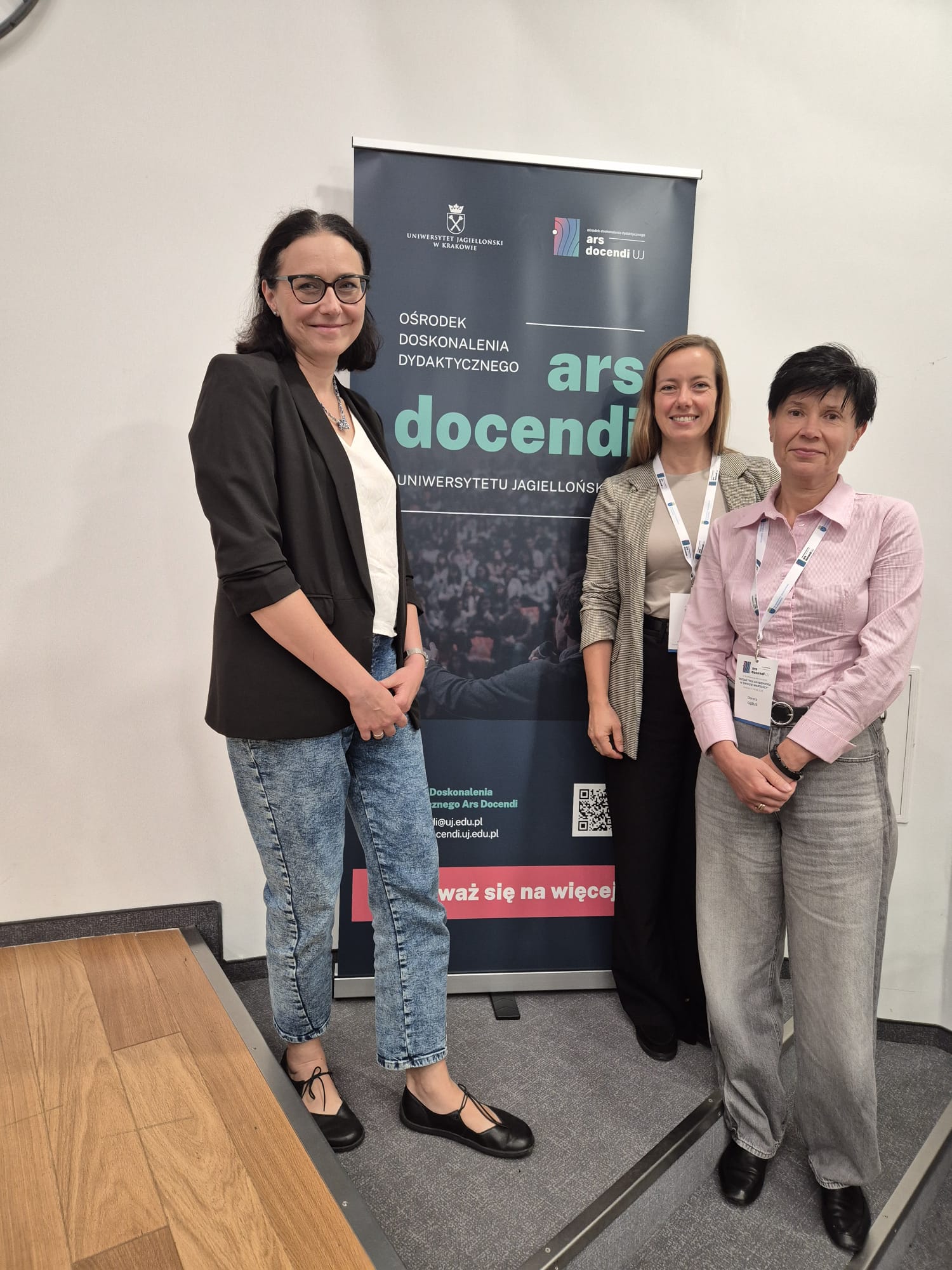 Przedstawicielki Centrum Innowacyjnej Dydaktyki dr Anna Irasiak, prof. UJD, dr Dorota Gębuś oraz dr Adrianna Sarnat-Ciastko, prof. UJD